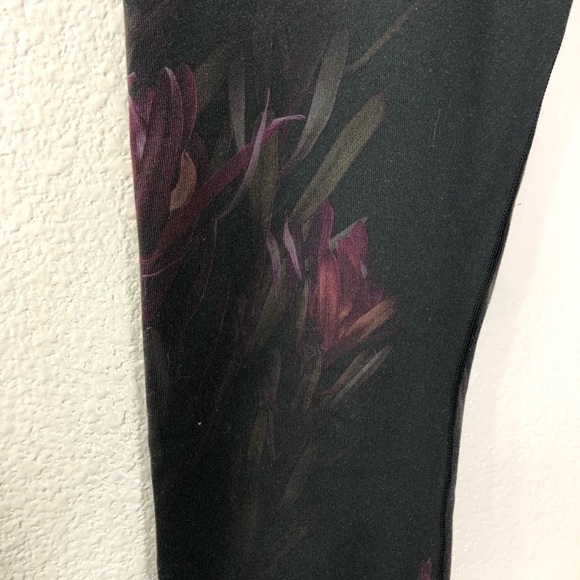 Lululemon Floral Cropped Leggings - Picture 3 of 5